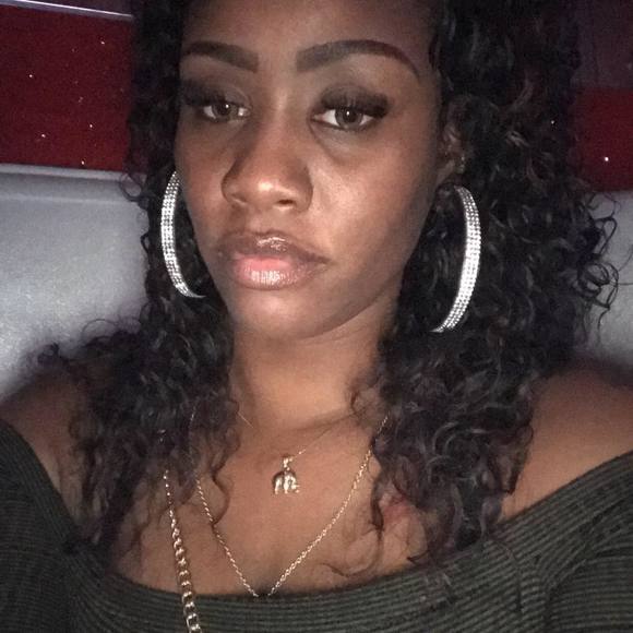 Meet your Posher, Brandy - Picture 1 of 1